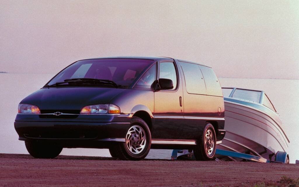 <p>Chevrolet Lunima Minivan 1994</p>