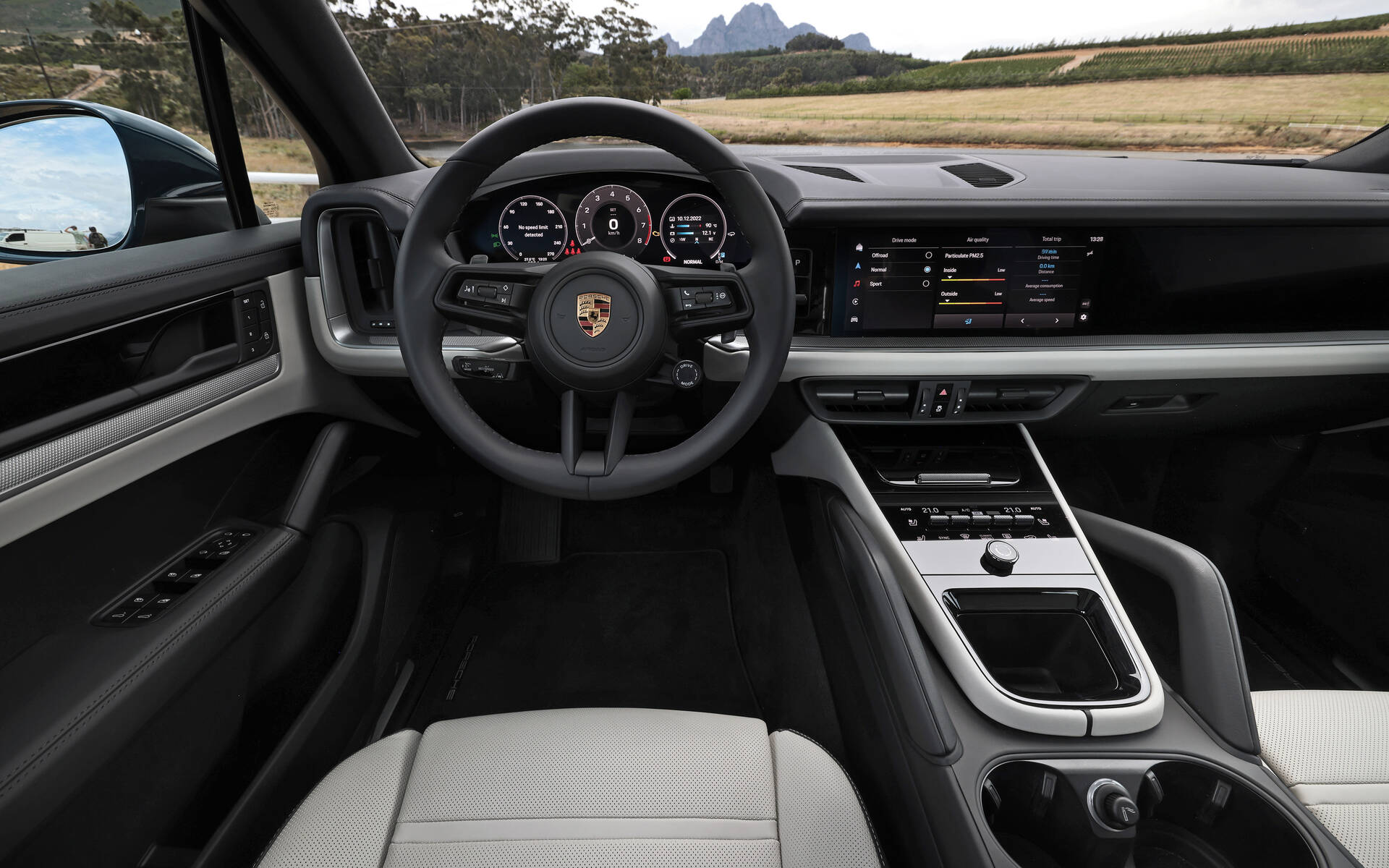 Test Drive the 2022 New Porsche Cayenne Specs