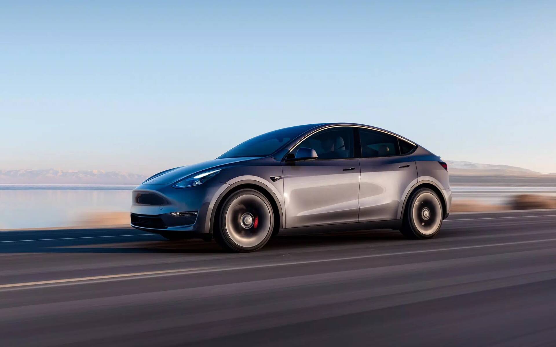 Un Tesla Model Y à propulsion arrive et reçoit 12 000 $ de rabais - Guide  Auto