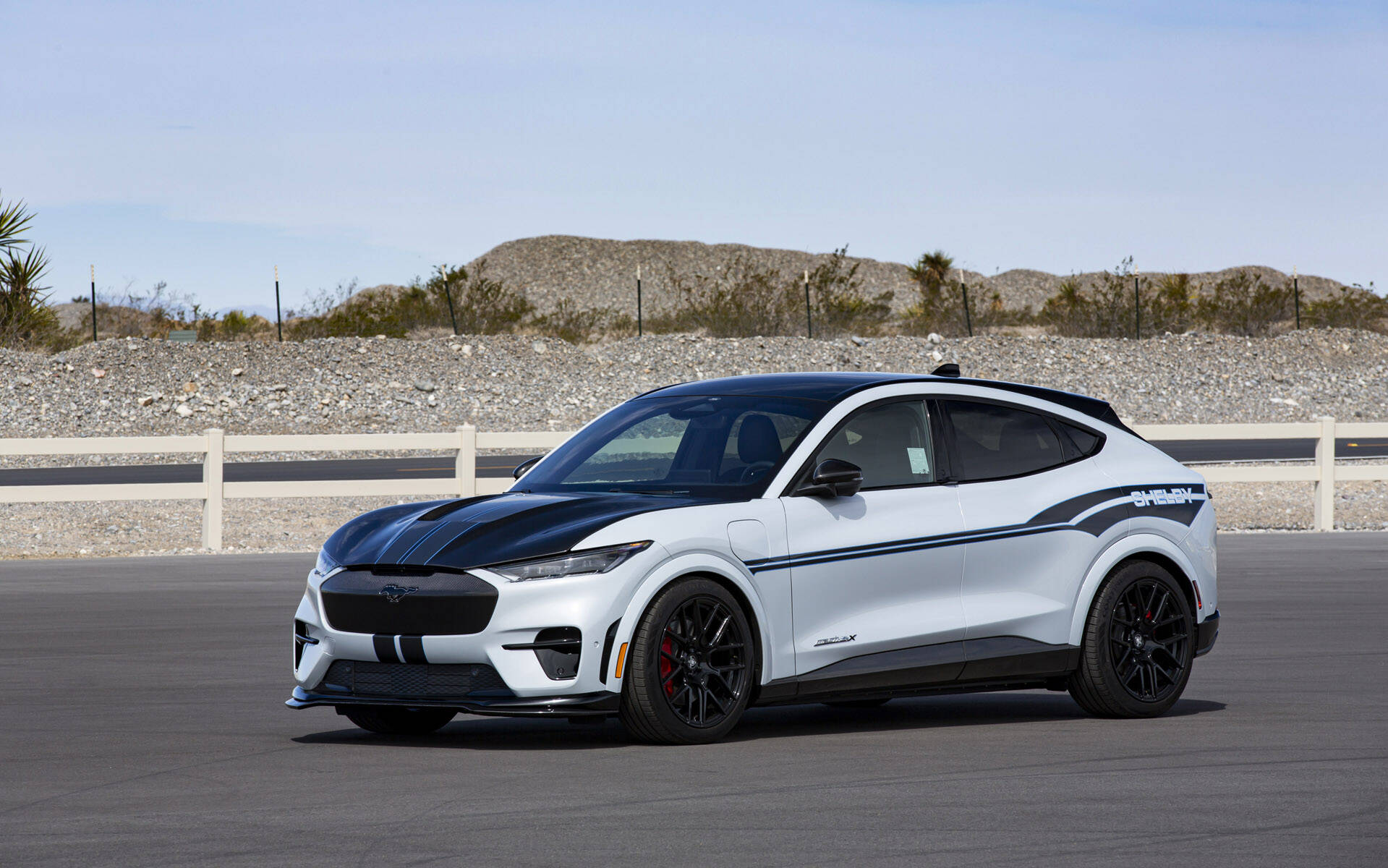 Ford Mustang Shelby GT500 Cranked Up to 1,204 Hp by Hennessey