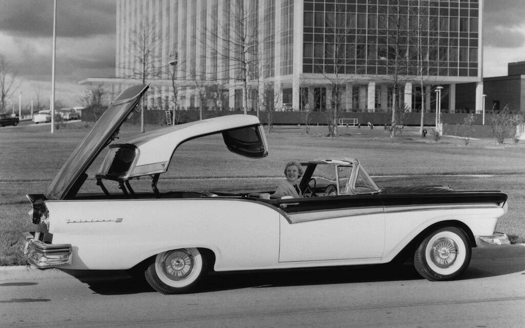 <p>Ford Skyliner 1957</p>
