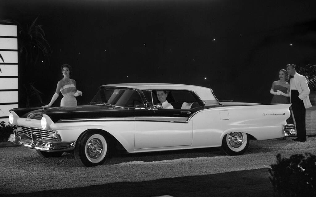 <p>Ford Skyliner 1957</p>