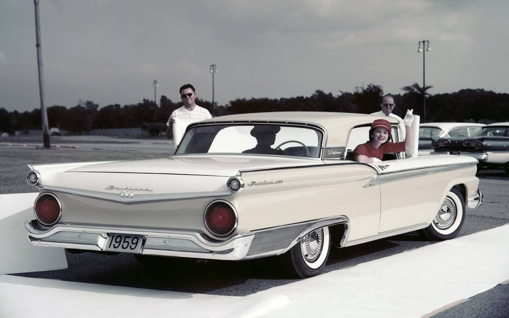 <p>Ford Skyliner 1959</p>