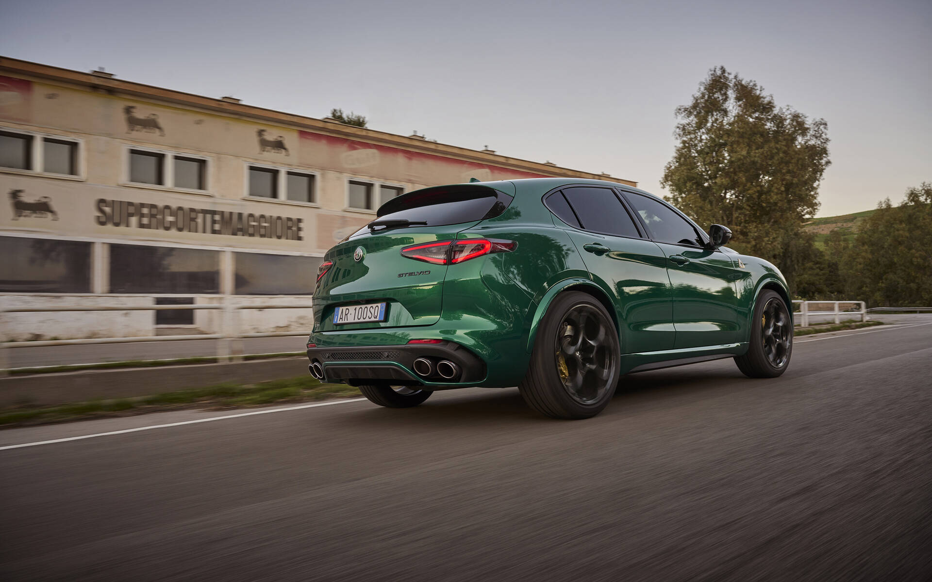 Alfa Romeo Giulia et Stelvio 2024 : deux éditions spéciales au menu 571628-alfa-romeo-giulia-et-stelvio-2024-deux-editions-speciales-au-menu