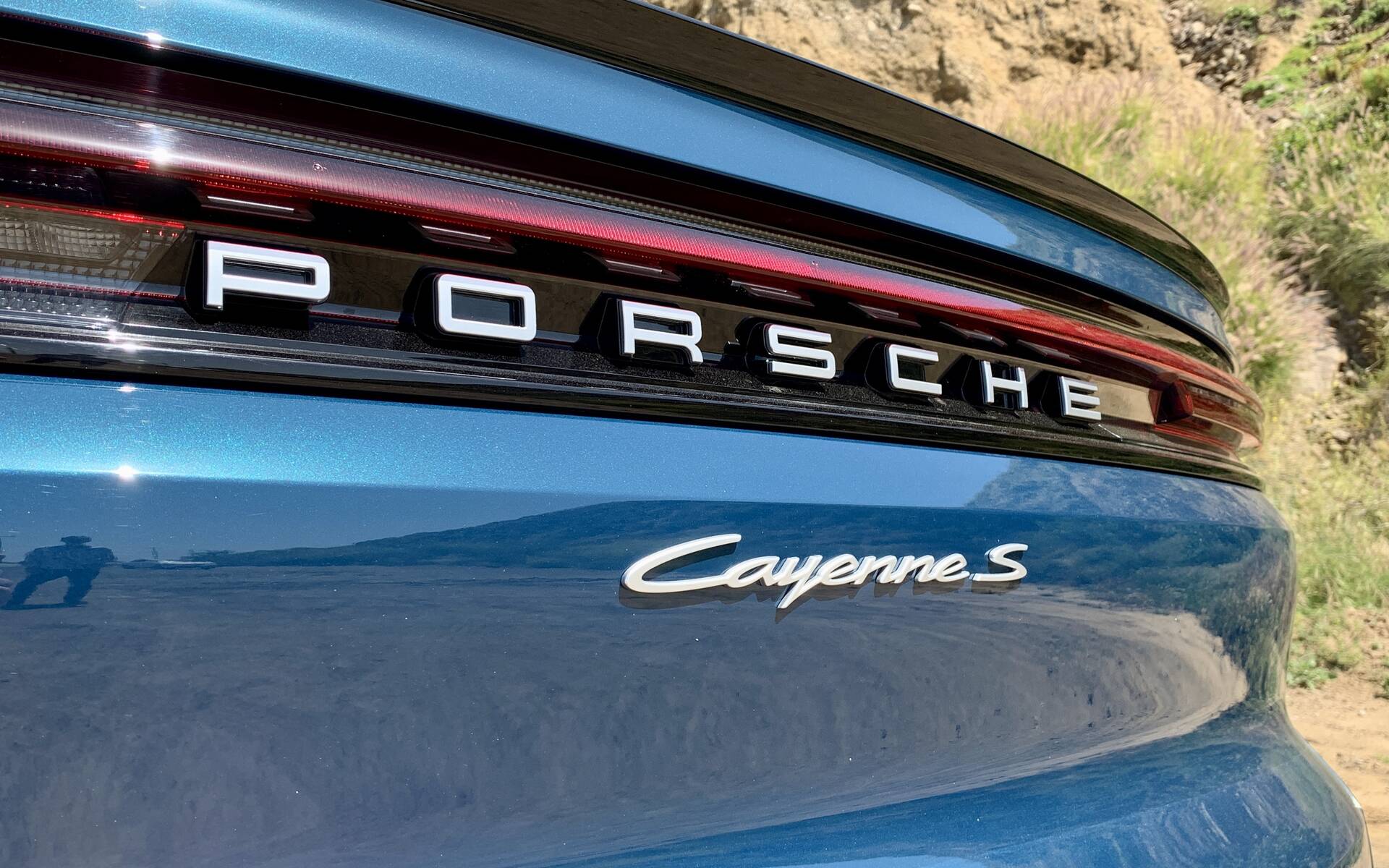 Porsche Cayenne 2024 : encore meilleur 573331-porsche-cayenne-2024-toujours-plussss-meilleur