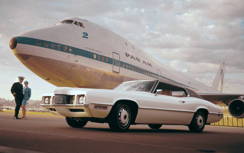 Photos d'hier : la Ford Thunderbird à travers les années 574546-photos-d-hier-la-ford-thunderbird-a-travers-les-annees