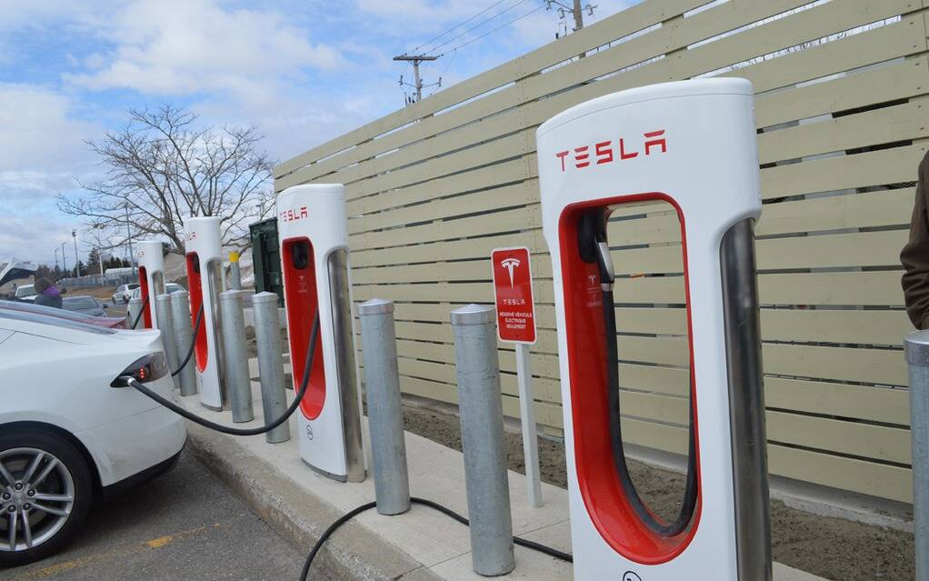 Tesla compte ajouter plusieurs nouvelles bornes au Québec en 2022 - Guide  Auto