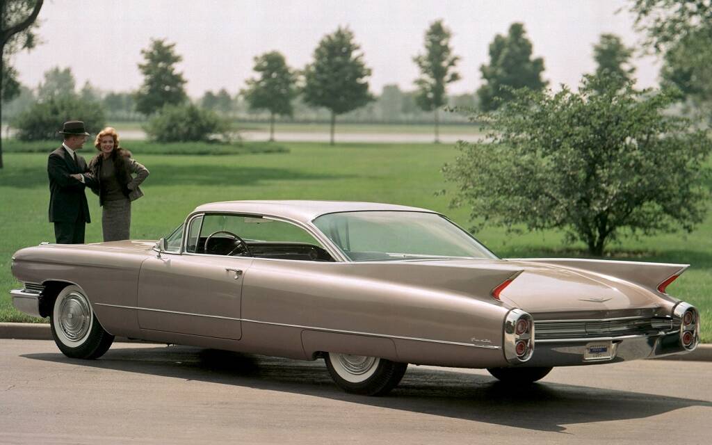 Photos d’hier : la Cadillac DeVille à travers les années 577428-photos-d-hier-la-cadillac-deville-a-travers-les-annees