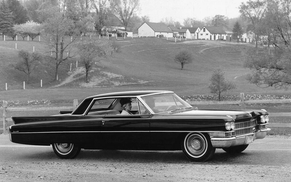Photos d’hier : la Cadillac DeVille à travers les années 577432-photos-d-hier-la-cadillac-deville-a-travers-les-annees