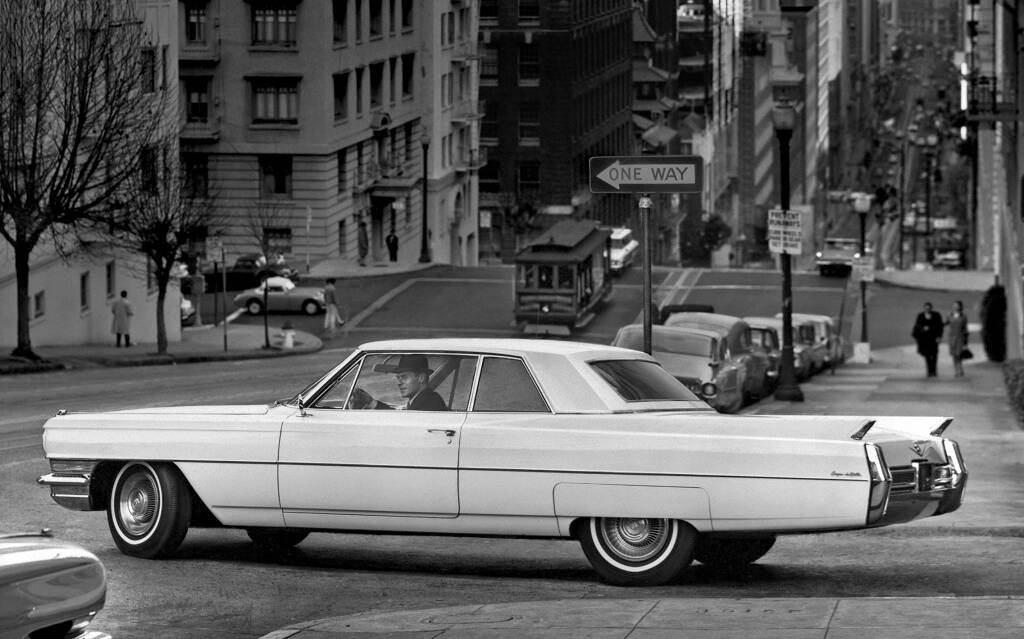 Photos d’hier : la Cadillac DeVille à travers les années 577434-photos-d-hier-la-cadillac-deville-a-travers-les-annees