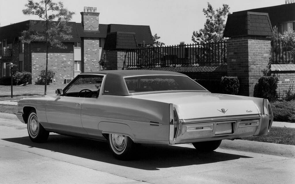 Photos d’hier : la Cadillac DeVille à travers les années 577443-photos-d-hier-la-cadillac-deville-a-travers-les-annees