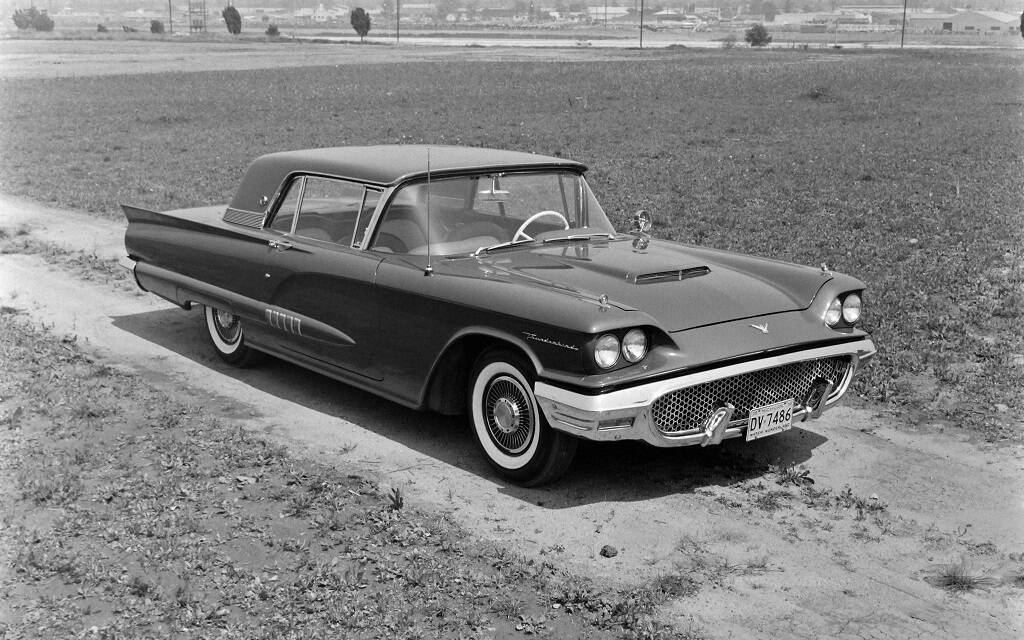 Ford Skyliner 1957-59 : toit (littéralement) ouvrant - Guide Auto