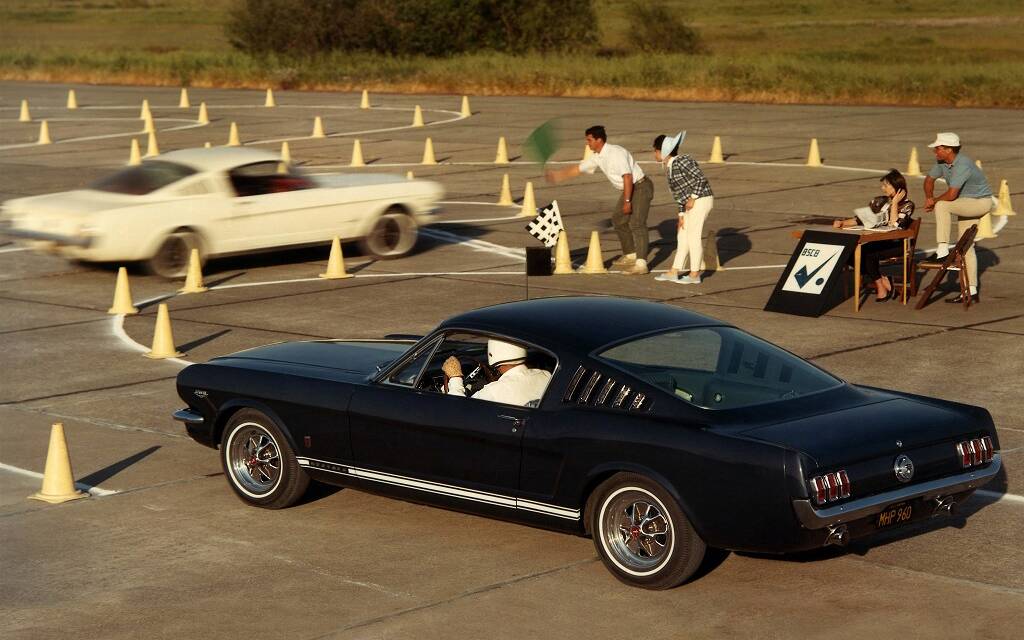 Les 60 ans de la Mustang en photos 582585-photos-d-hier-la-ford-mustang-a-travers-les-annees