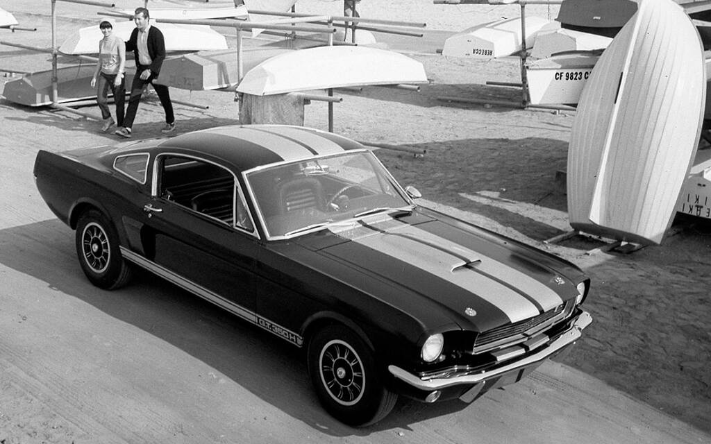 Les 60 ans de la Mustang en photos 582586-photos-d-hier-la-ford-mustang-a-travers-les-annees