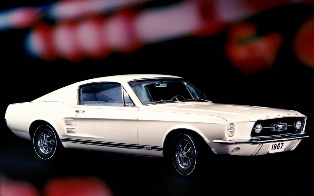 Les 60 ans de la Mustang en photos 582587-photos-d-hier-la-ford-mustang-a-travers-les-annees