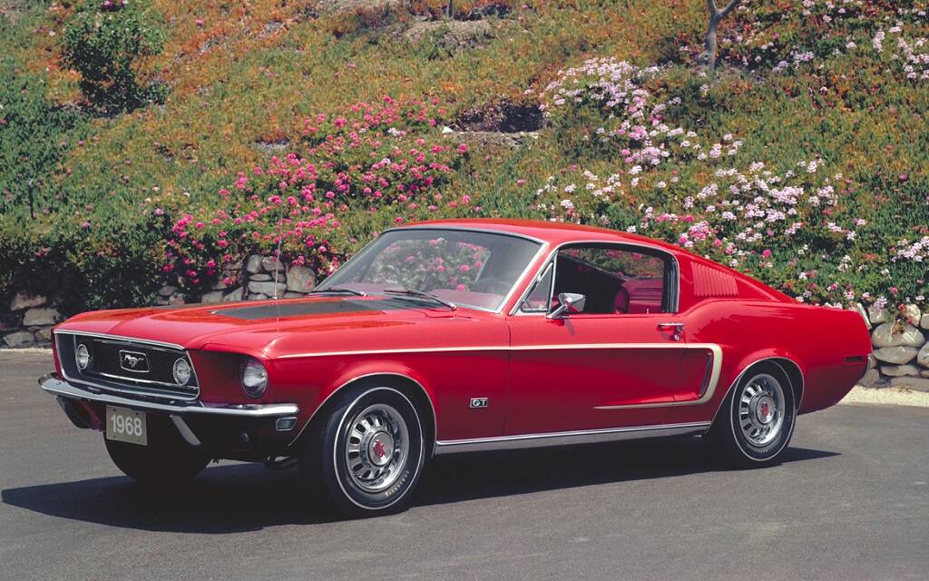 Les 60 ans de la Mustang en photos 582589-photos-d-hier-la-ford-mustang-a-travers-les-annees