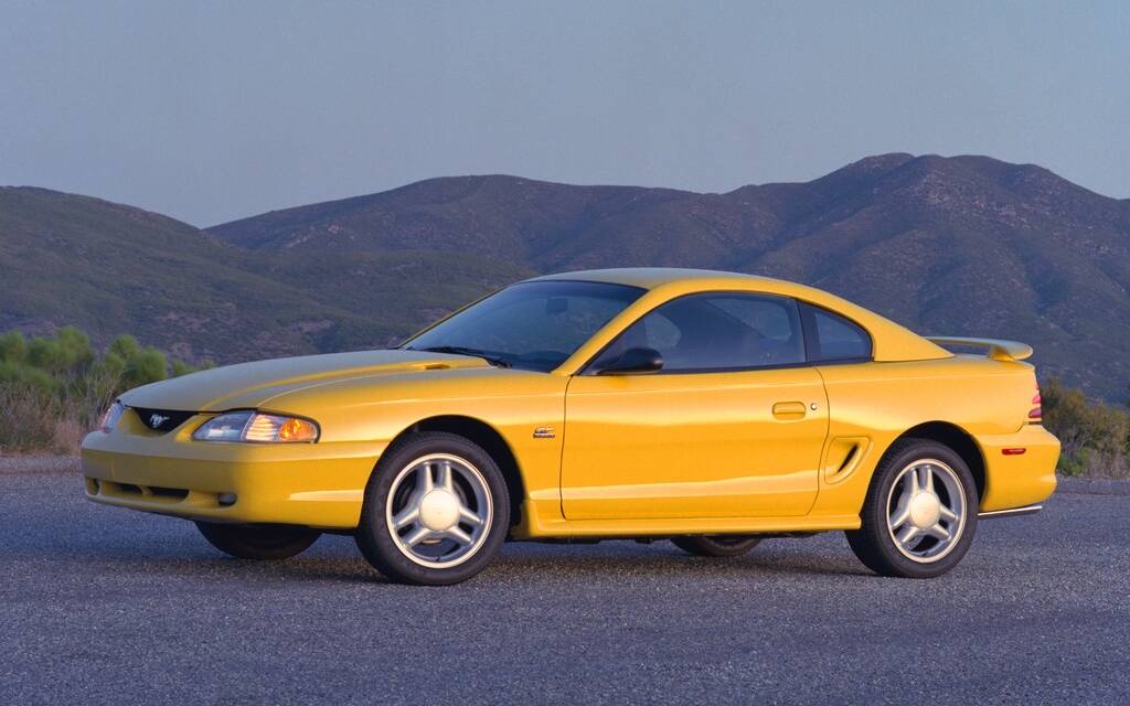 Les 60 ans de la Mustang en photos 582630-photos-d-hier-la-ford-mustang-a-travers-les-annees