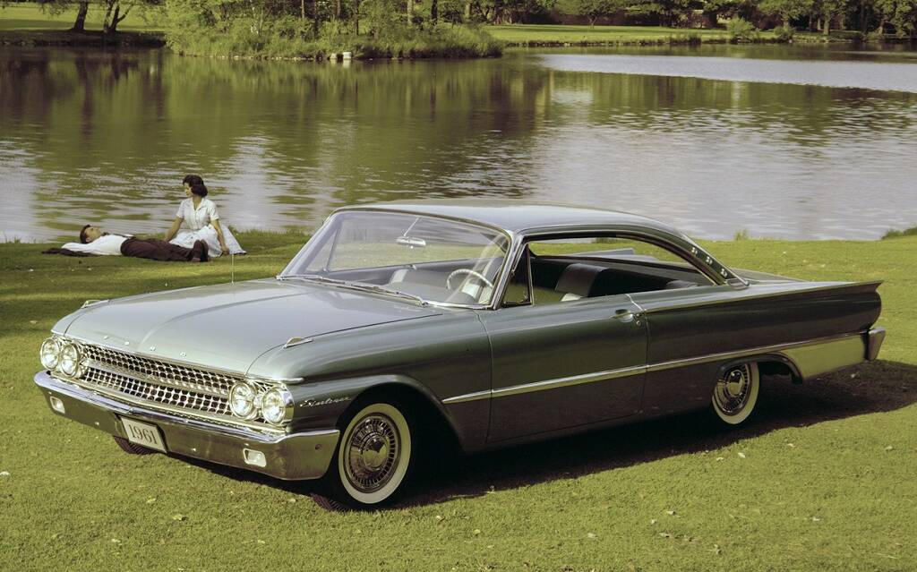 <p>Ford Galaxie Starliner 1961</p>