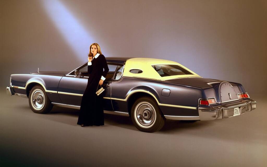 <p>Lincoln Continental Mark IV Edition Bill Blass 1976</p>