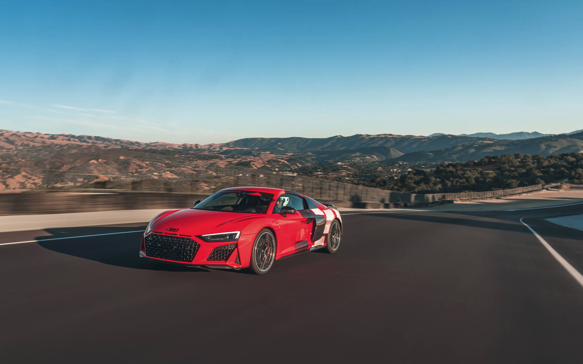 <p>Audi R8 V10 Performance 2023 sur le circuit de Laguna Seca</p>