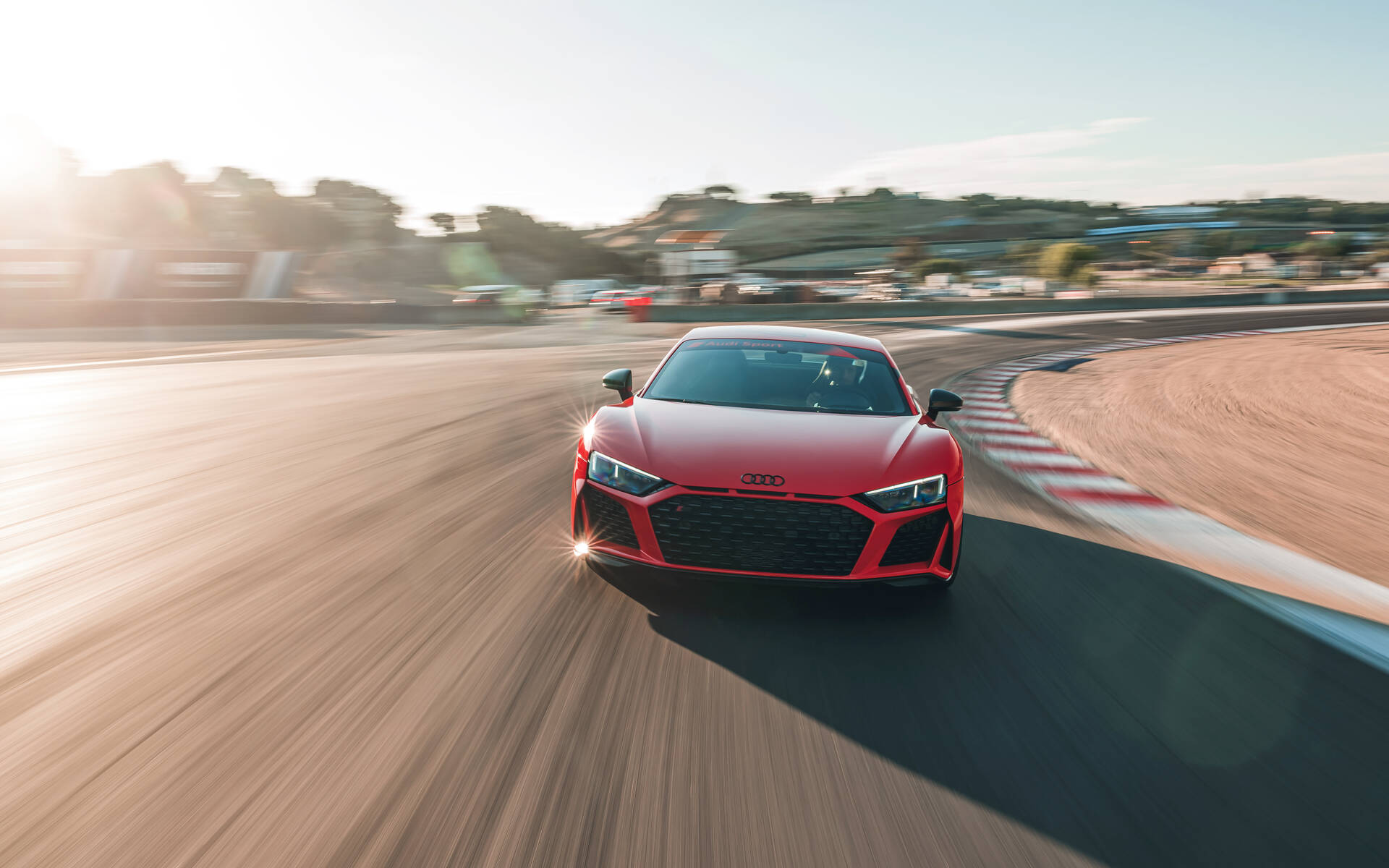 <p>Audi R8 V10 Performance 2023 sur le circuit de Laguna Seca</p>