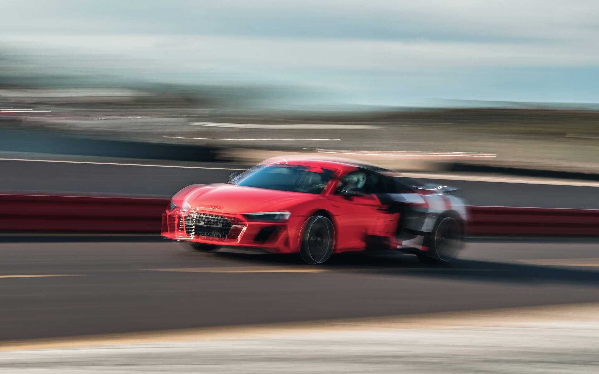 <p>Audi R8 V10 Performance 2023 sur le circuit de Laguna Seca</p>