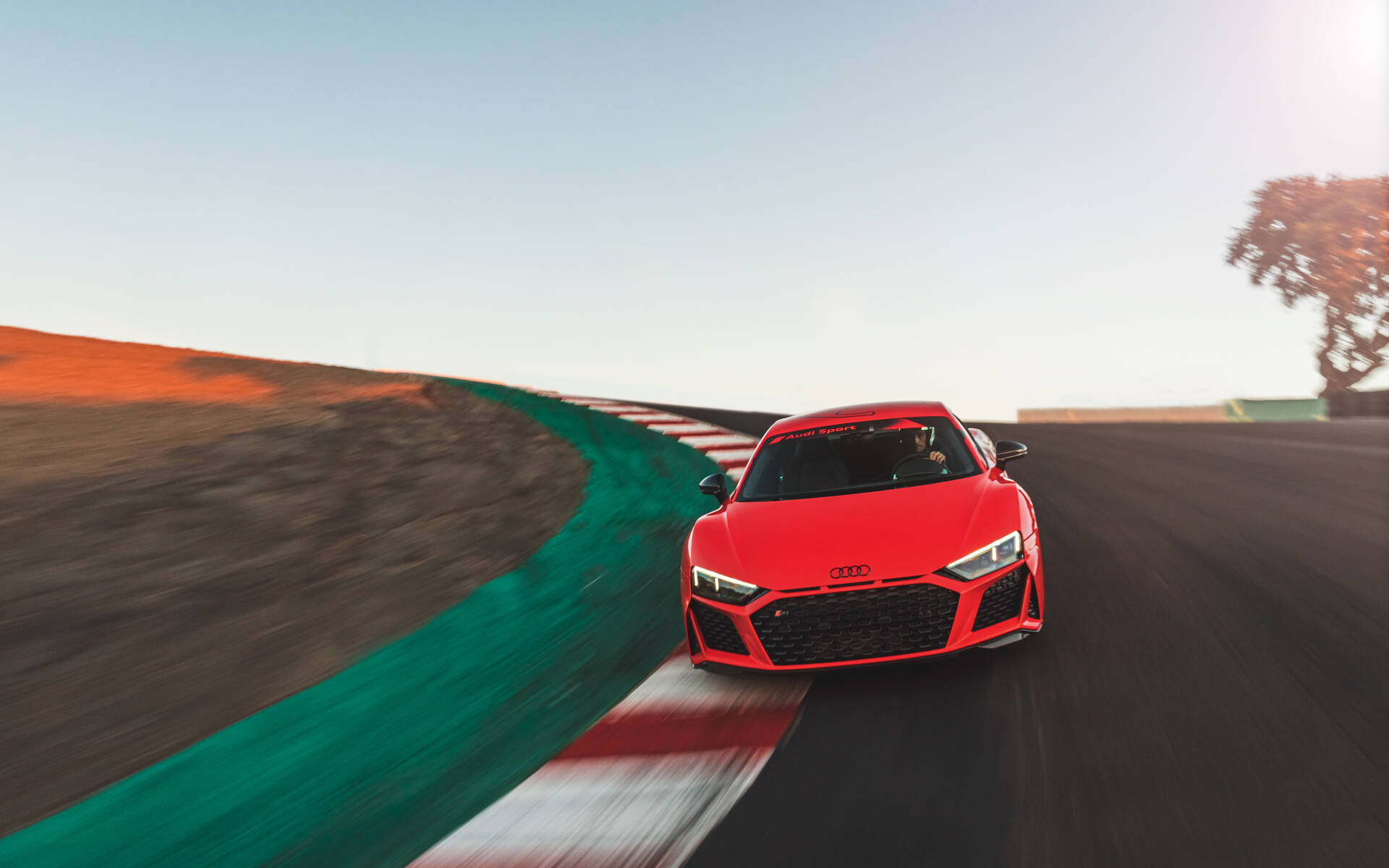 <p>Audi R8 V10 Performance 2023 sur le circuit de Laguna Seca</p>