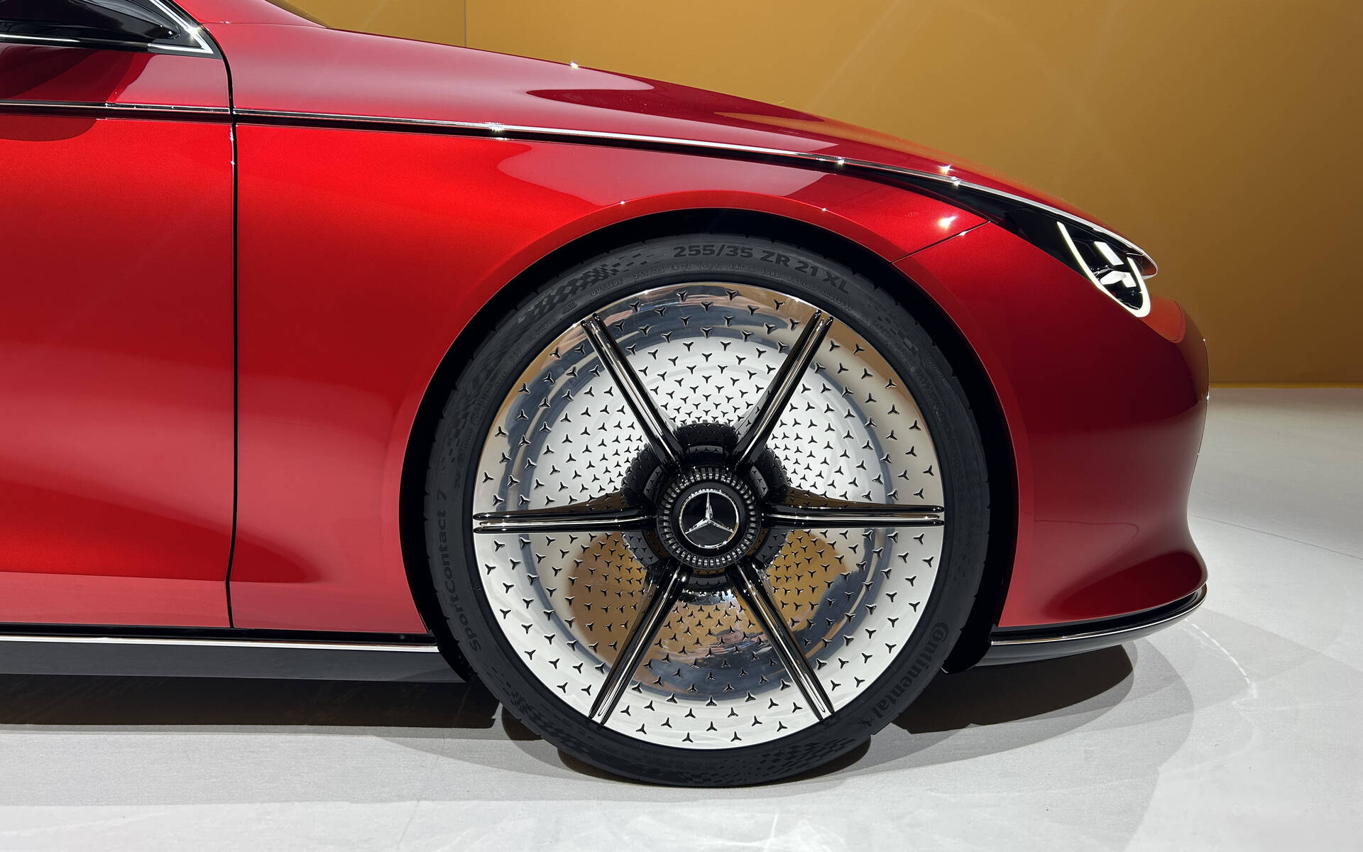 Mercedes-Benz Concept CLA : la Tesla Model 3 n'a qu'à bien se tenir 586781-mercedes-benz-concept-cla-la-tesla-model-3-n-a-qu-a-bien-se-tenir