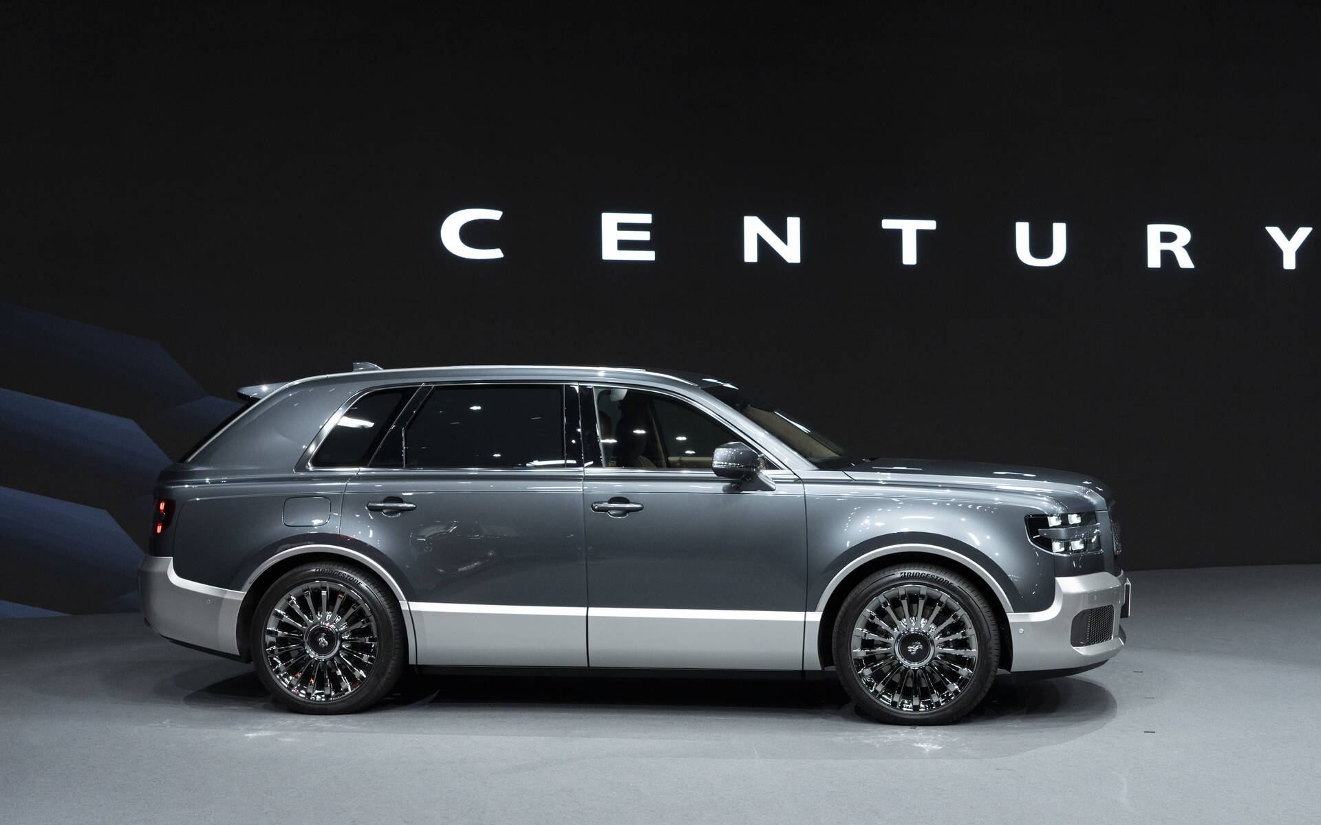 Rolls Royce Cullinan SUV unveiled