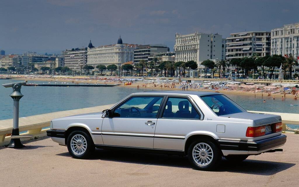 <p>Volvo 780&nbsp;1988</p>