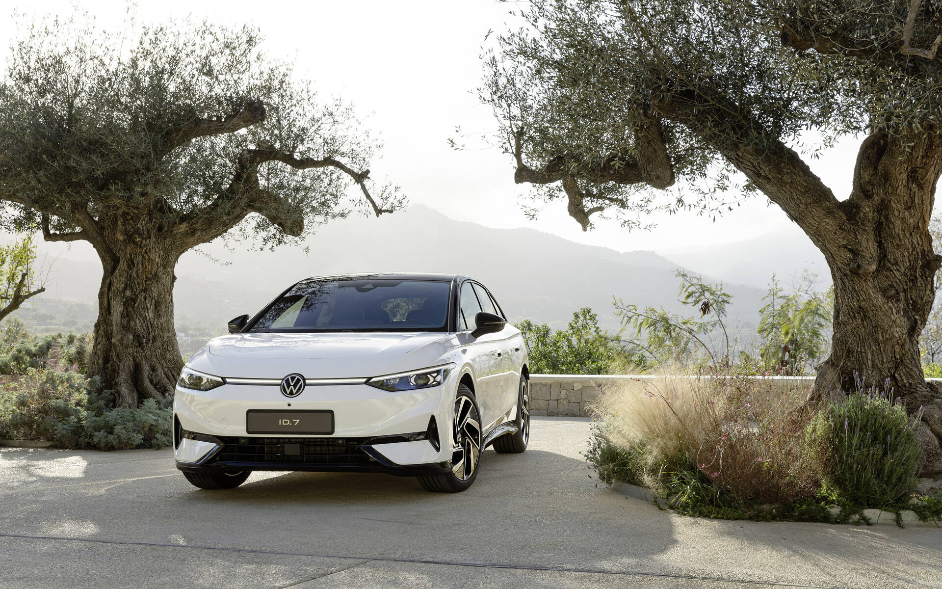 Les apprentis Volkswagen enlèvent la bâche - Actu Auto