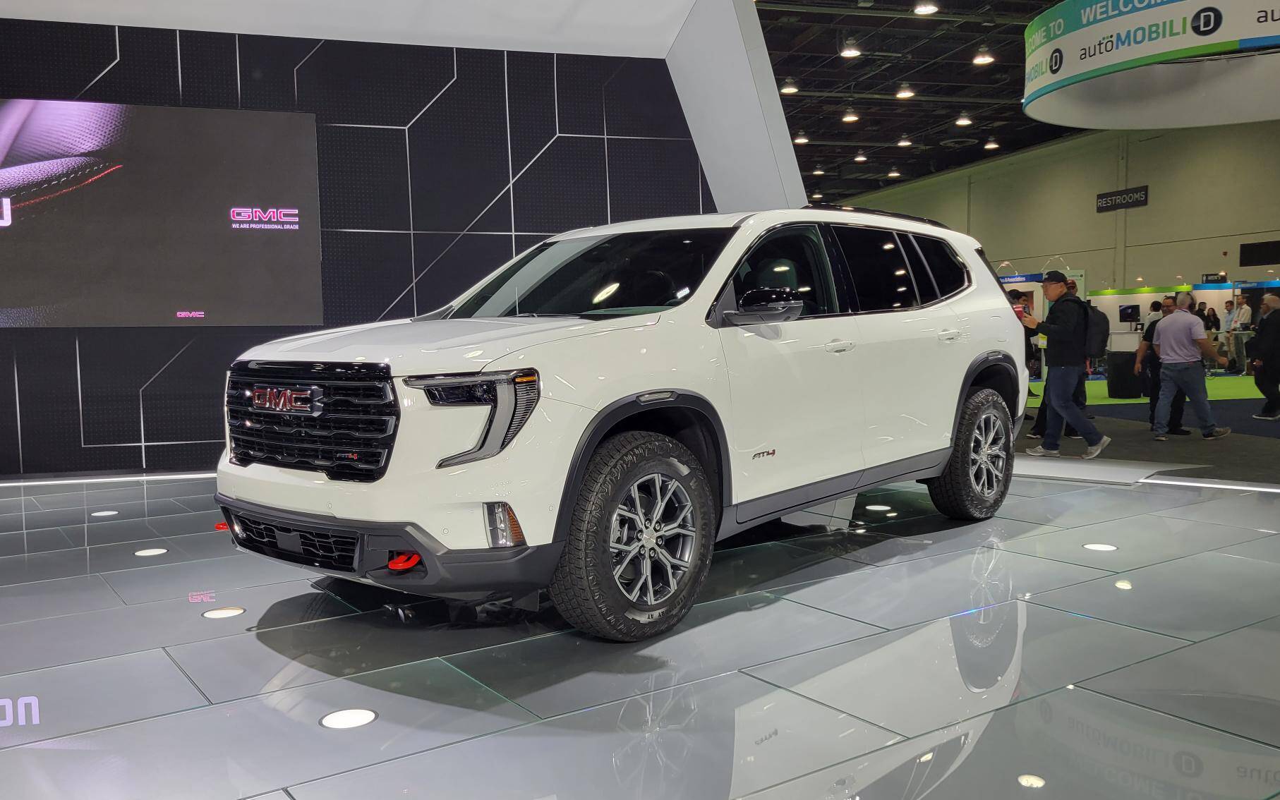 2024 GMC Acadia AT4 hot-swaps for turbo-4, comely new look