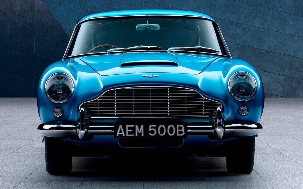 La célèbre et ravissante Aston Martin DB5 a 60 ans 588119-la-celebre-et-ravissante-aston-martin-db5-a-60-ans