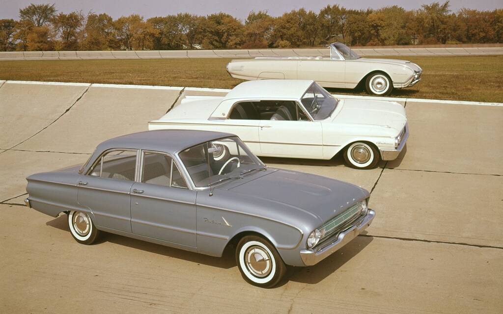 <p>Ford Falcon 1961 avec les Ford Fairlane et Thunderbird 1961</p>