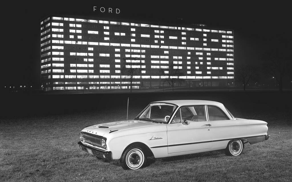 <p>Ford célèbre la millionième Falcon dans ses locaux en 1962.</p>