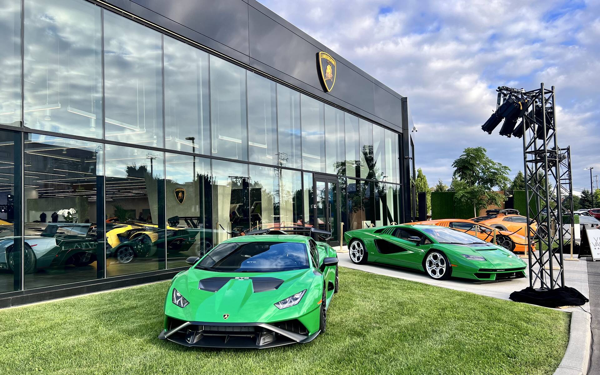 <p>Ouverture officielle de Lamborghini Montréal</p>