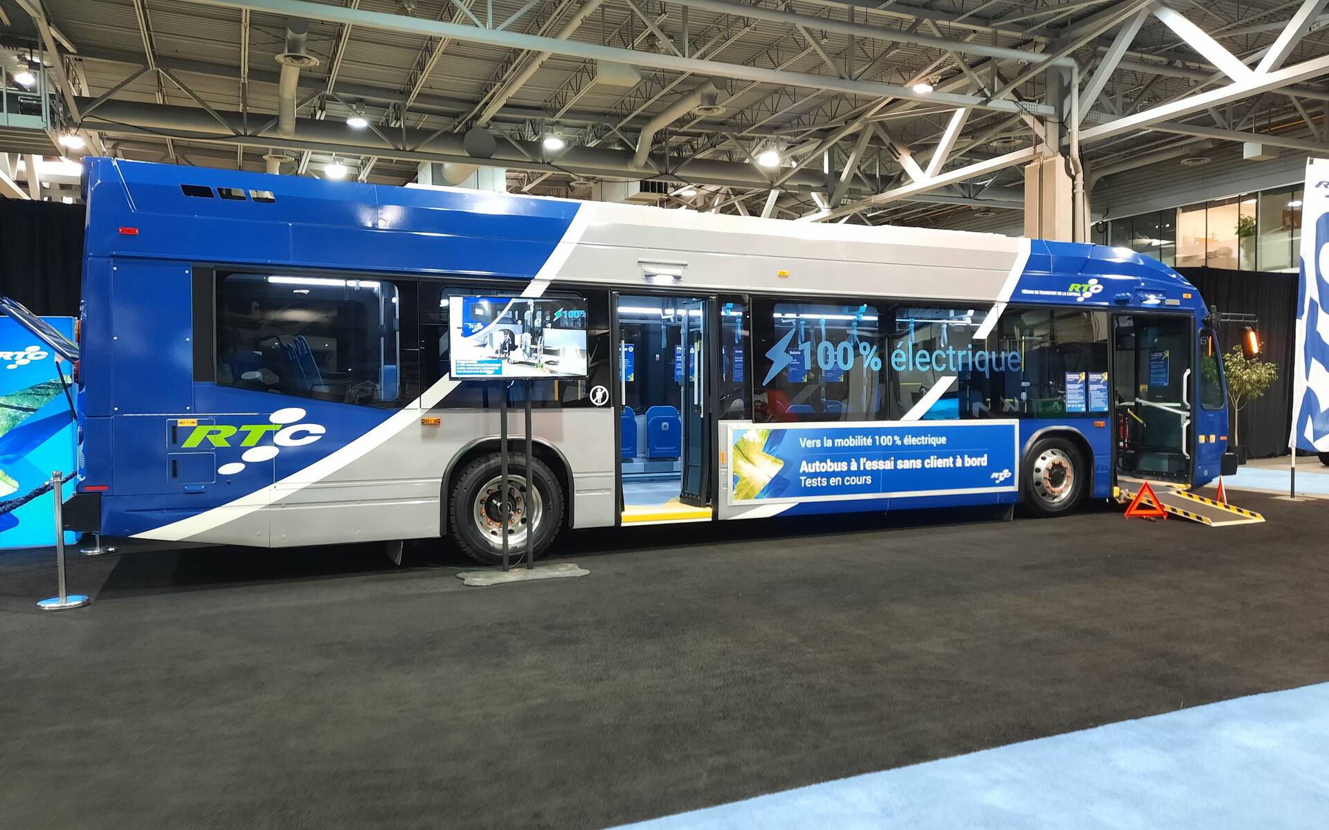 <p>Autobus électrique du RTC de Québec</p>