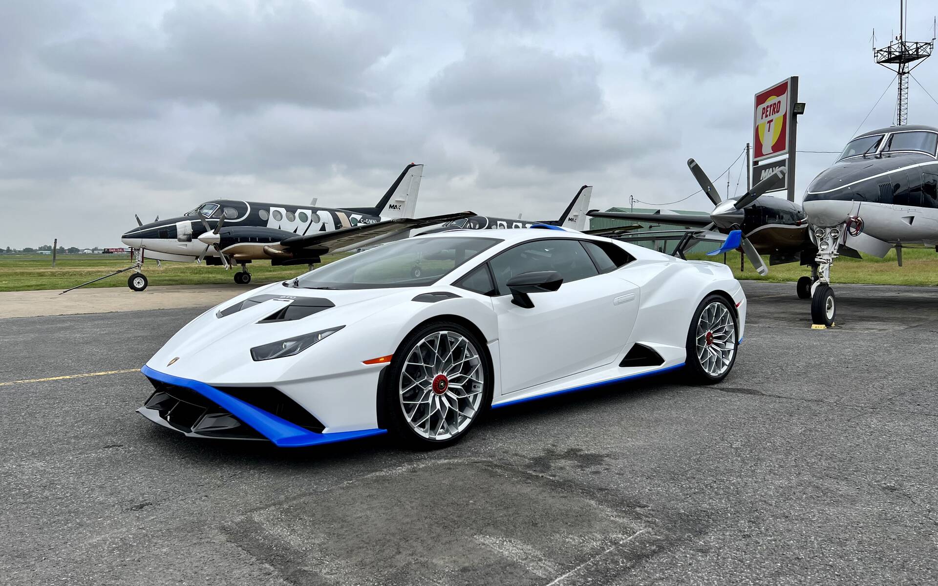 Lamborghini Huracán STO 2022 : une voiture de course pour la route 588597-lamborghini-huracan-sto-2022-une-voiture-de-course-pour-la-route