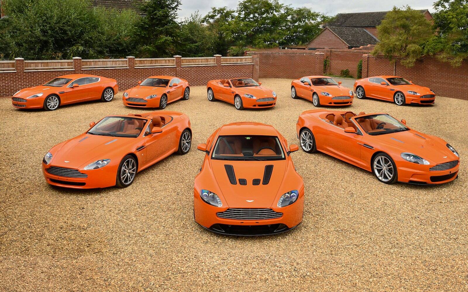 8 Aston Martin quasi neuves à vendre… si vous aimez l’orange!