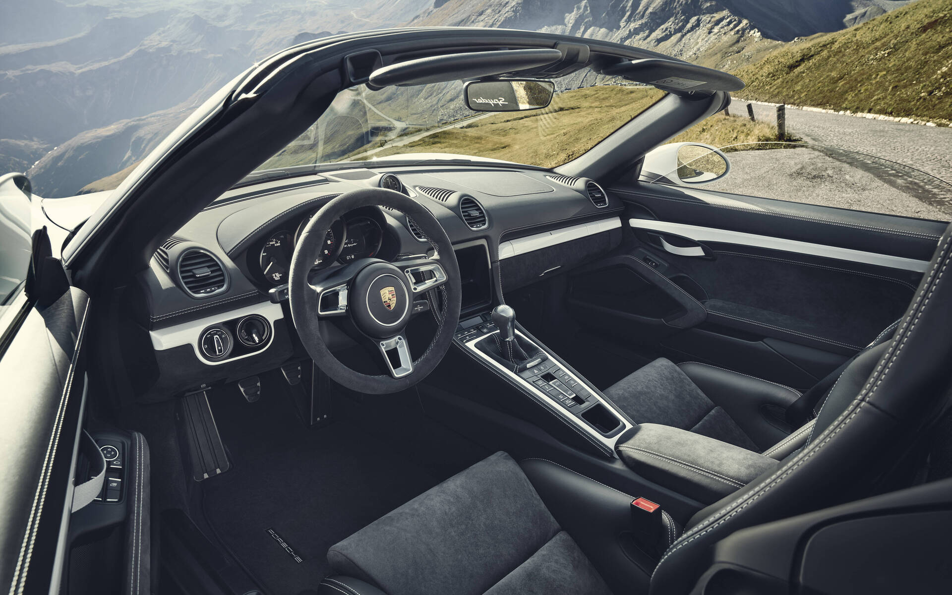 <p>Porsche 718 Boxster Spyder</p>