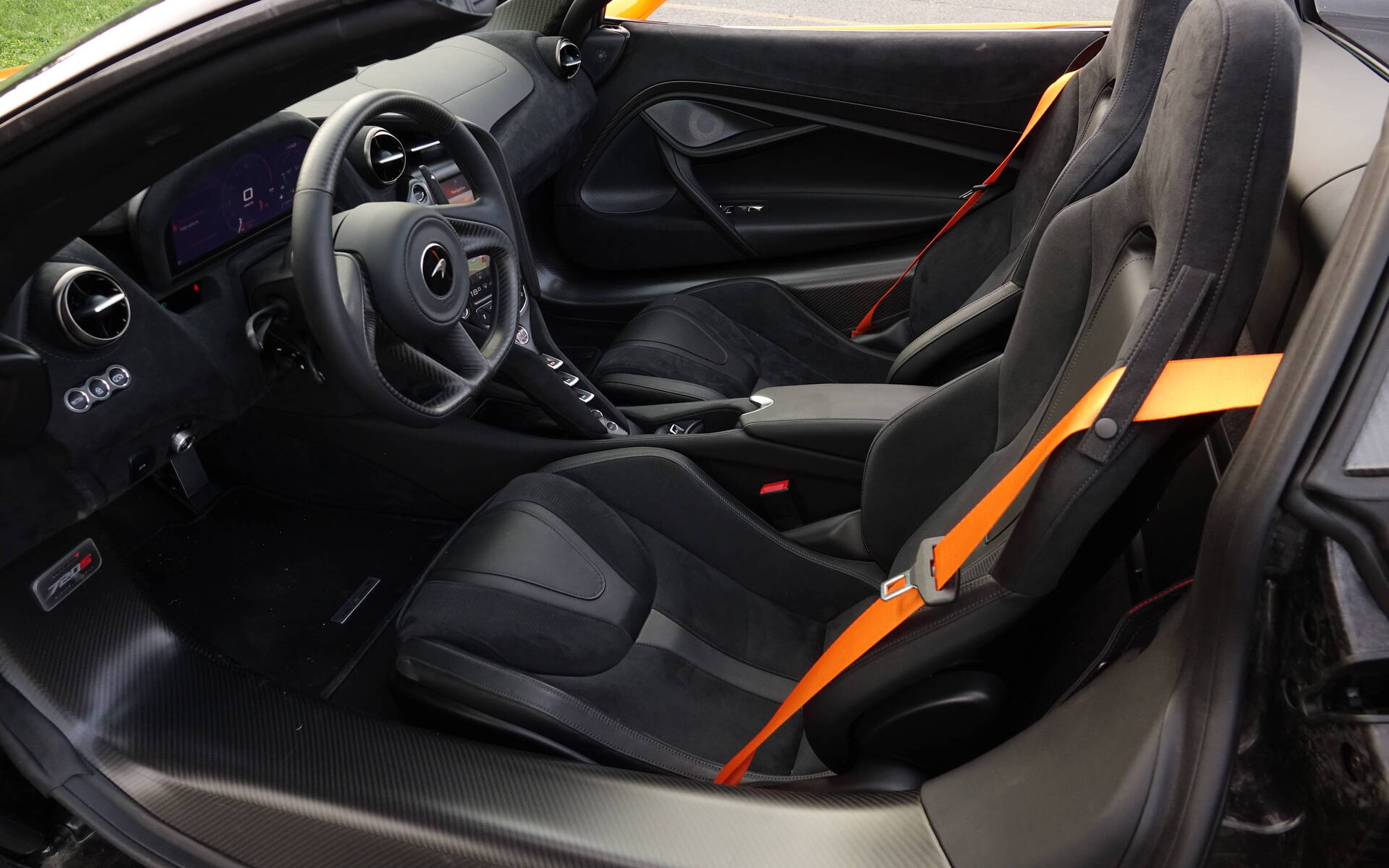 <p>McLaren 720S Spider</p>