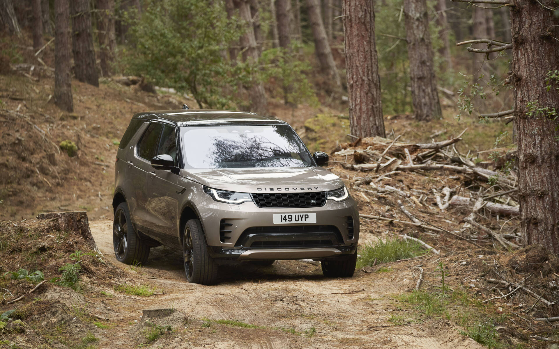 <p>Land Rover Discovery R-Dynamic</p>