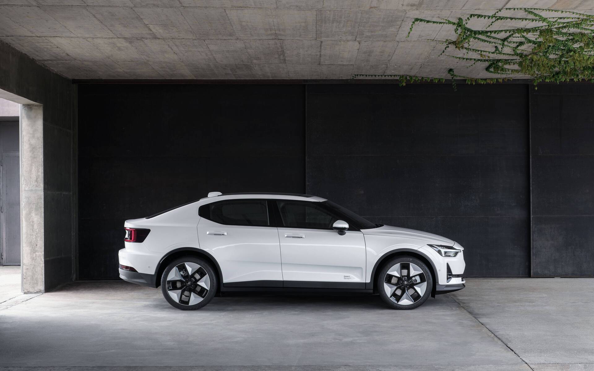 <p>Polestar 2&nbsp;2023</p>