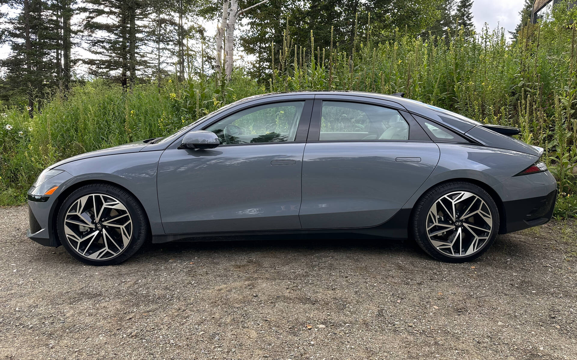 Hyundai Ioniq 6 2023 : comme des licornes sur roues 592221-hyundai-ioniq-6-2023-essai-double-de-la-ville-a-charlevoix