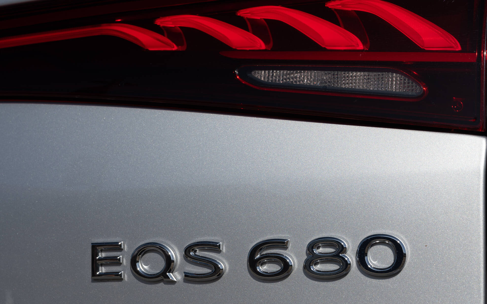 <p>Mercedes-Maybach 680 EQS SUV 2024</p>