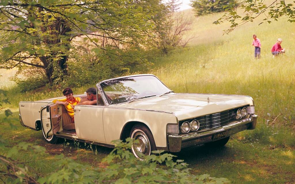 <p>Lincoln Continental 1965</p>