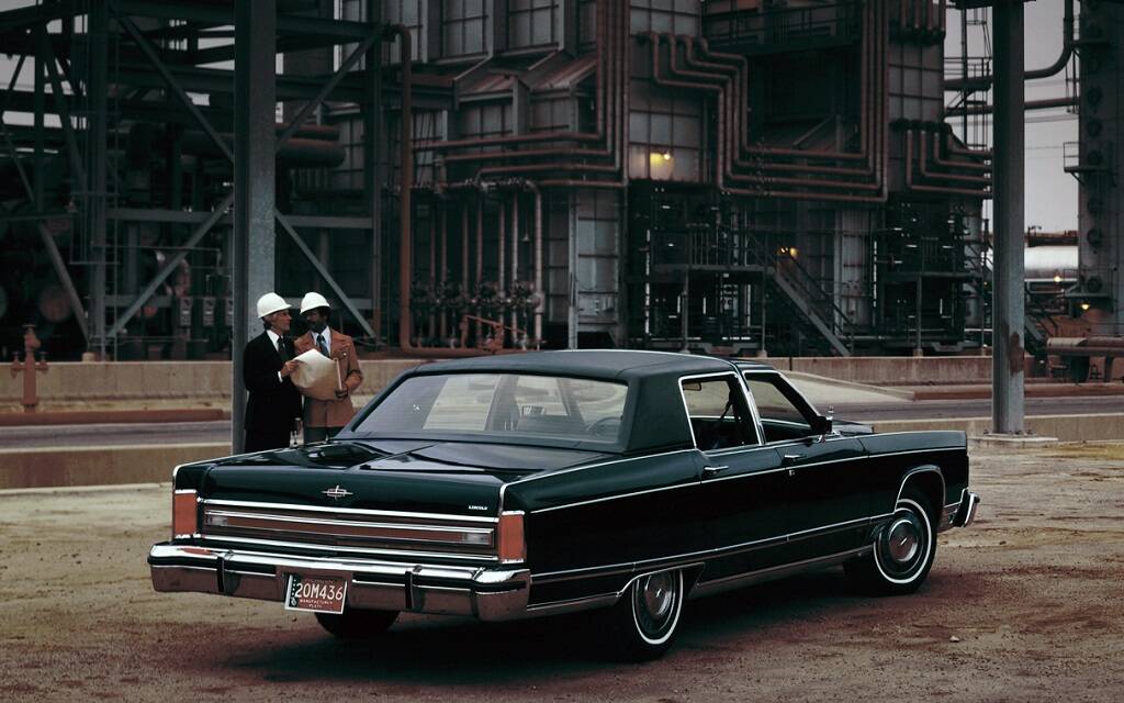 <p>Lincoln Continental 1976</p>
