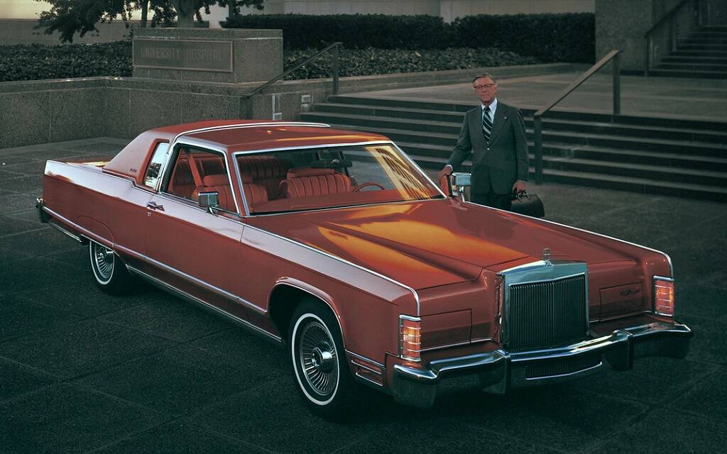 <p>Lincoln Continental 1977</p>