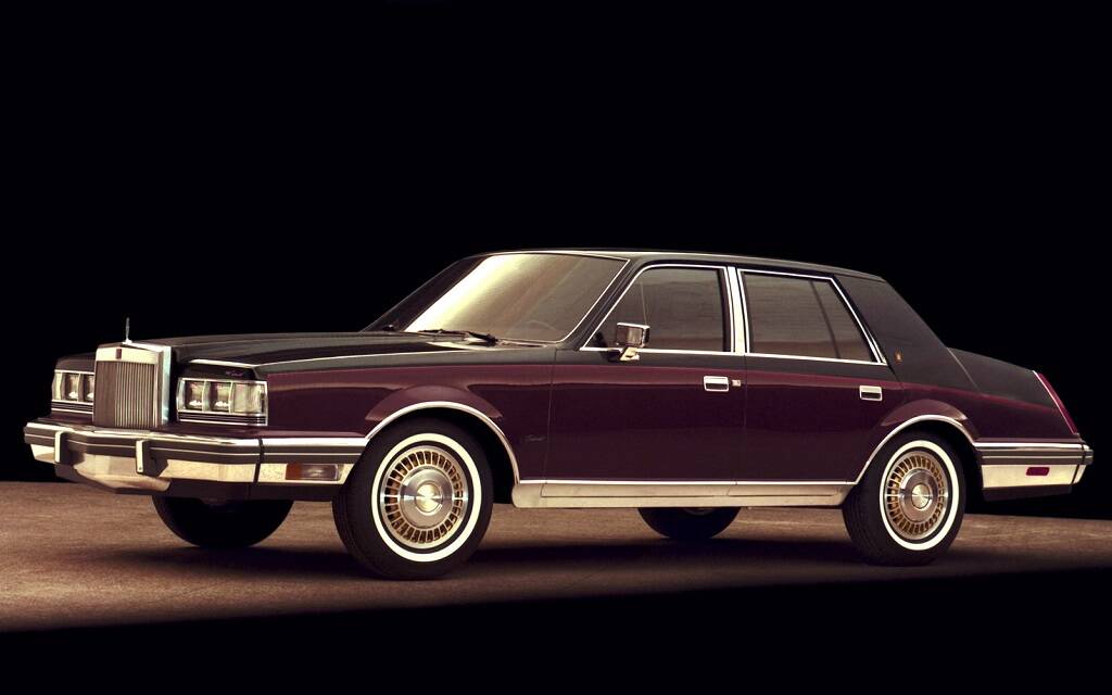 <p>Lincoln Continental 1982</p>