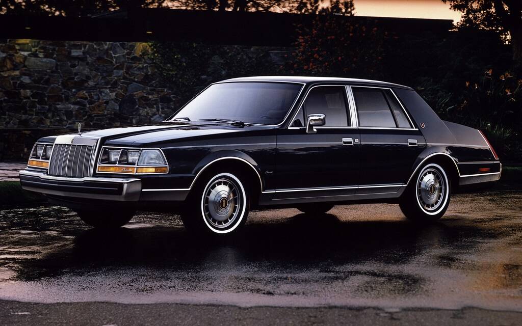 <p>Lincoln Continental 1985</p>